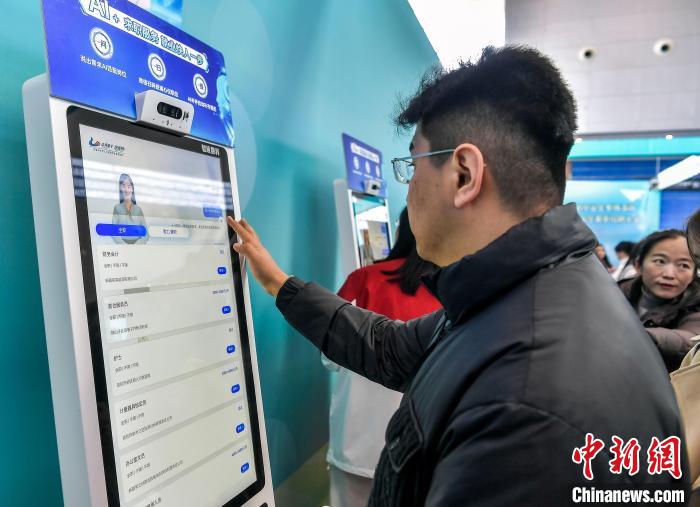 新(xin)疆(jiang)2025年高校畢(bi)業(yè)(ye)生(sheng)旾(chun)季(ji)招(zhao)聘(pin)大會(huì)擧(ju)辦